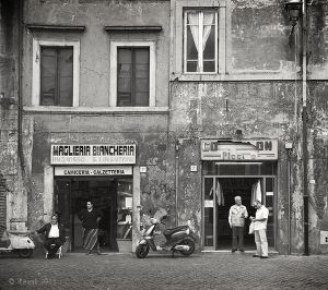 people by store fronts - rome 2.jpg